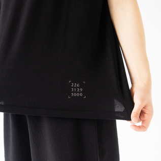 裾にさりげなく226のロゴ入り(ブラック)