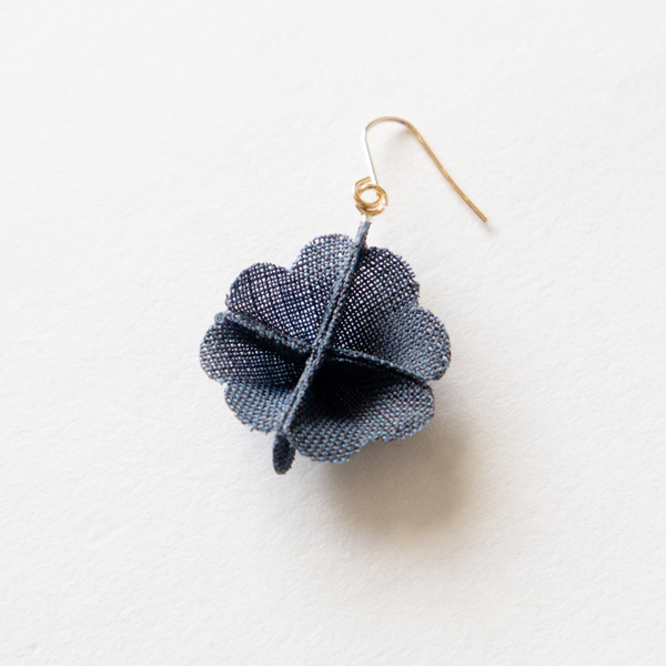 小さな花をモチーフに(青) 小さな花をモチーフに(青)