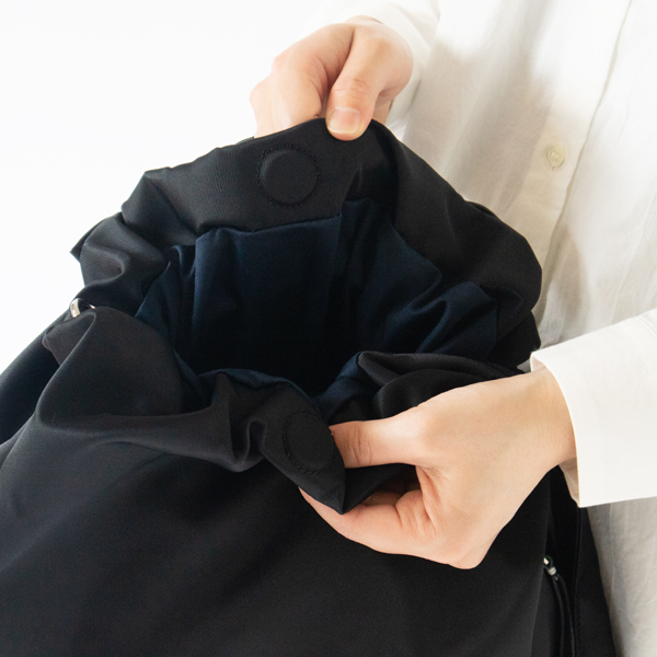 開口部はマグネット付きで開閉しやすい 開口部はマグネット付きで開閉しやすい