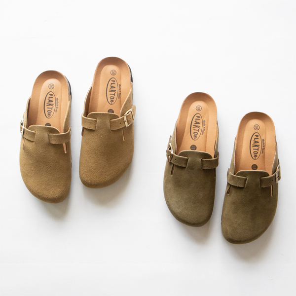 左：BEIGE、右：KHAKI