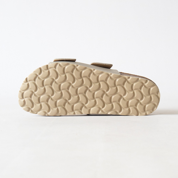 軽量なソールで歩きやすい（BEIGE）