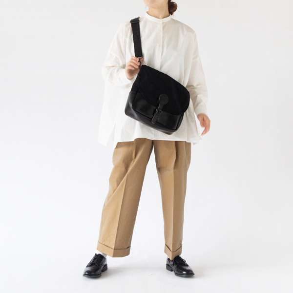 長いストラップを使用（BLACK）