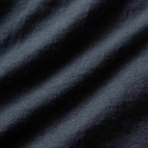 程よい光沢感があります(CHARCOAL)
