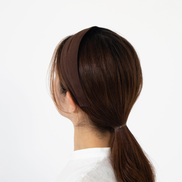 ヘアアレンジや朝の支度などでも活躍します(BROWN)