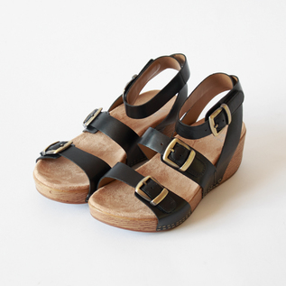 SANDALS LOU Black／dansko（ダンスコ） / Shop ZUTTO for the long