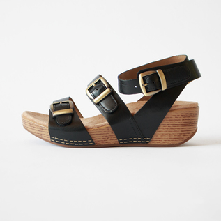 SANDALS LOU Black／dansko（ダンスコ） / Shop ZUTTO for the long