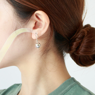 ナバホパールピアス／ERICKA NICOLAS BEGAY（エリッカニコラスビゲイ