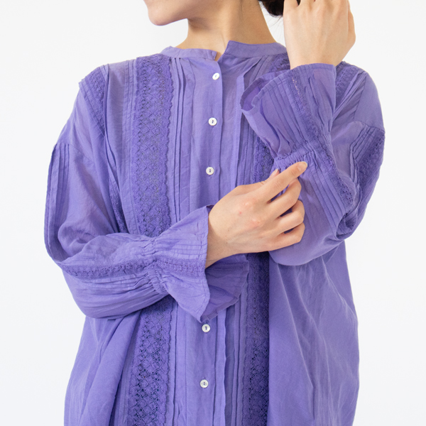 袖のギャザーも女性らしく 袖のギャザーも女性らしく