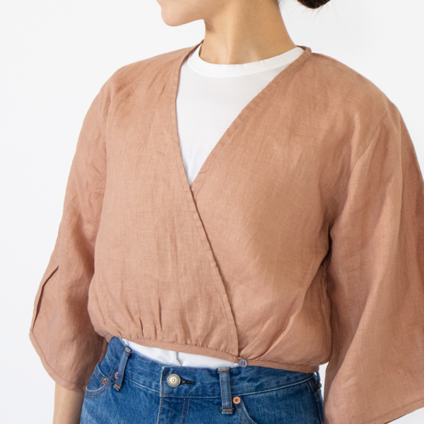 タンクトップなどをインナーにして タンクトップなどをインナーにして