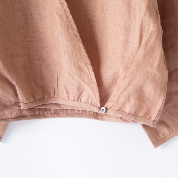 裾部分にもボタン 裾部分にもボタン