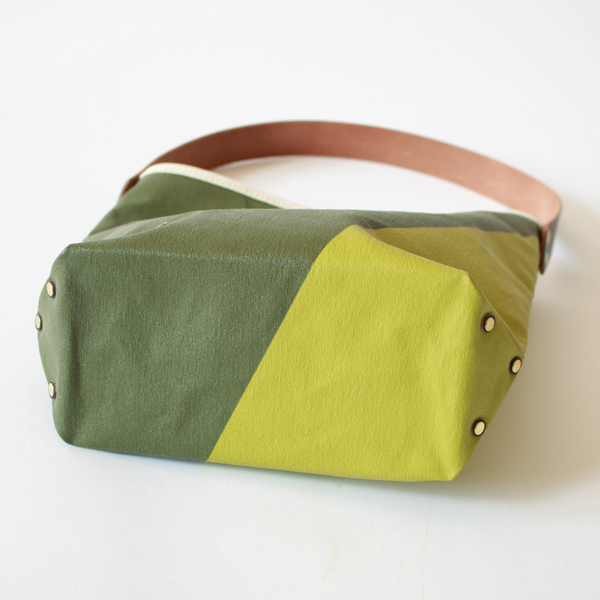 底面（OLIVE/PISTACHIO×BLACK）