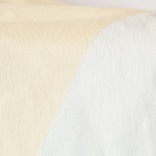 生成りと白の絶妙な組み合わせ。手持ちの服とも合わせやすい MILK/WHITE×BROWN 生成りと白の絶妙な組み合わせ。手持ちの服とも合わせやすい MILK/WHITE×BROWN