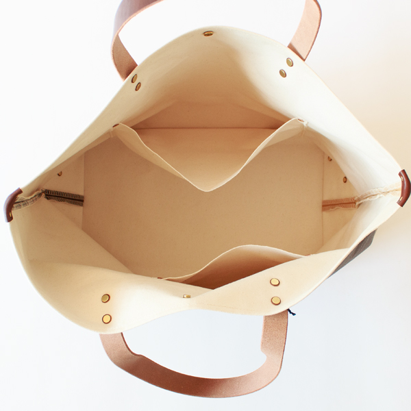 内側にはポケットが2つ