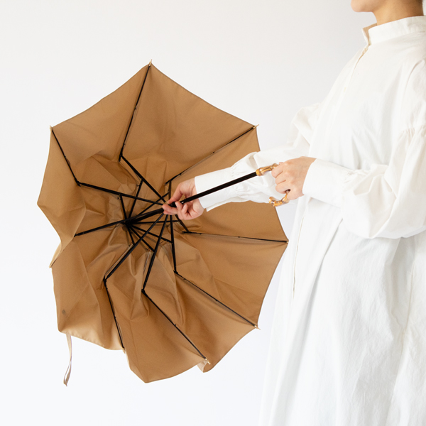 一本一本骨を広げるという作業が必要ない傘です