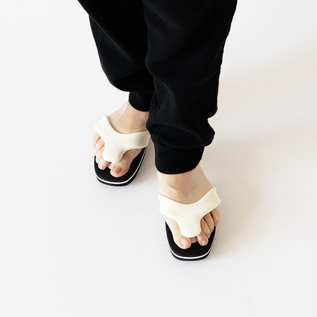 Cojojo サンダル／OJOJO NAITO（オジョジョナイトウ）｜愛着を