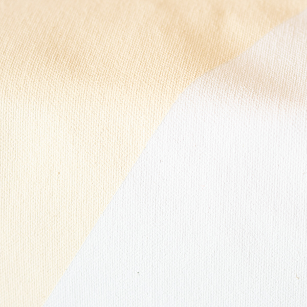 生成りと白の絶妙な組み合わせ。手持ちの服とも合わせやすいMILK/WHITE×BROWN