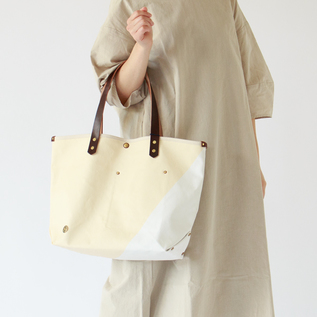 表裏で色が反転します(MILK/WHITE×BROWN) 表裏で色が反転します(MILK/WHITE×BROWN)