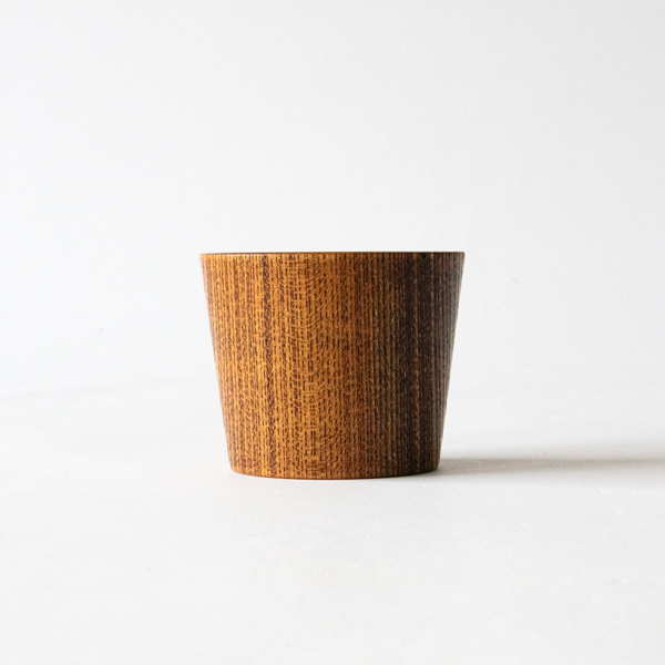 上に向かって広がる形（拭き漆/生漆）