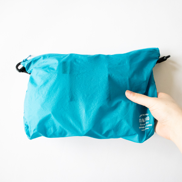ショルダーを外せばポーチとしても使えます(GREENISH BLUE)