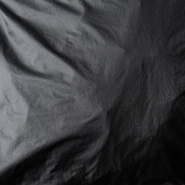 黒もシアーですが他色より透け感が気になりにくくなっています(BLACK)