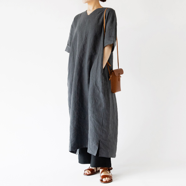 レイヤードスタイルでも楽しめます(GREY・身長162cm)