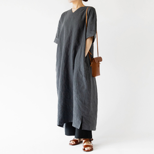 レイヤードスタイルでも楽しめます(GREY・身長162cm)