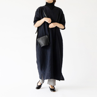 レイヤードスタイルでも楽しめます(NAVY・身長162cm)