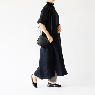 レイヤードスタイルでも楽しめます(NAVY・身長162cm)