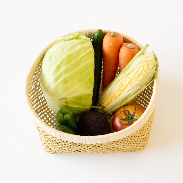 野菜の収穫や置き場、食器や雑貨収納にも
