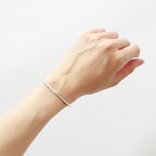 エリッカニコラスビケイ　ポイントバングル①レディース小さめサイズ ナバホバングル／ERICKA NICOLAS BEGAY（エリッカニコラスビゲイ