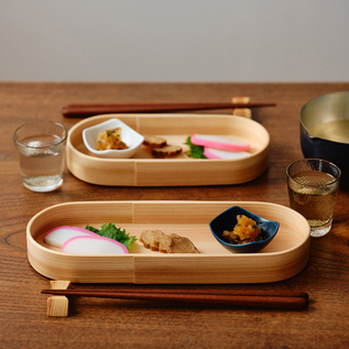 お刺身や惣菜など、盛り付け皿としてちょうど良い大きさです。(M) お刺身や惣菜など、盛り付け皿としてちょうど良い大きさです。(M)