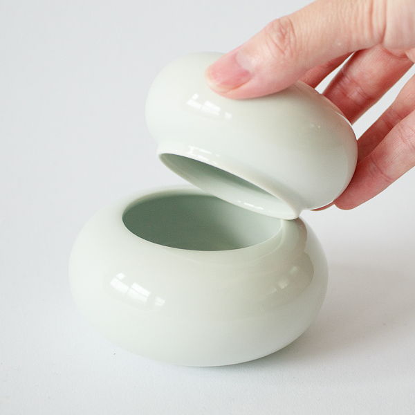 一番下は入れ物になっています。 一番下は入れ物になっています。