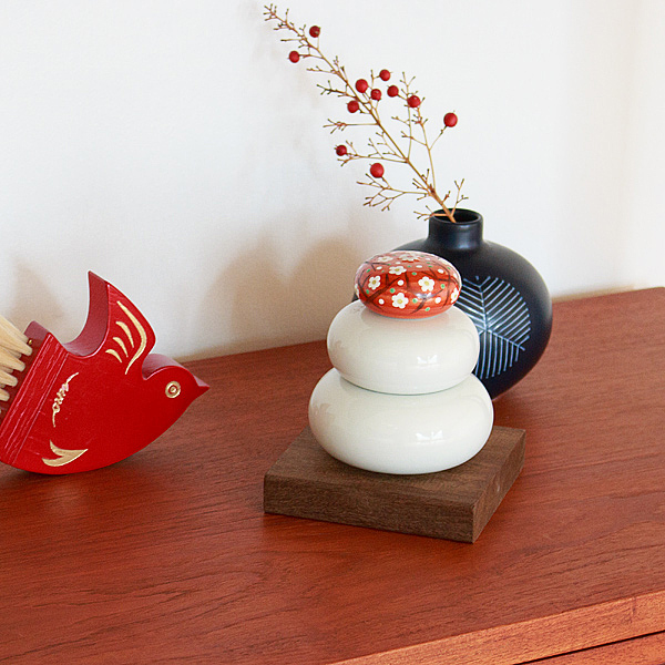 白梅 ※台は付属していません。 白梅 ※台は付属していません。