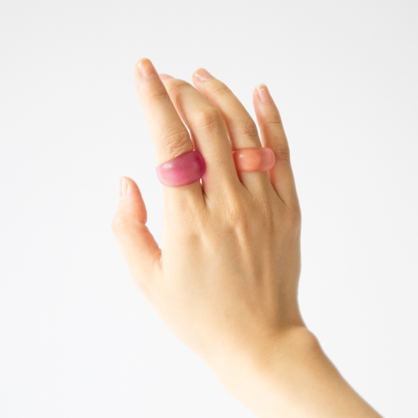 左：R2(PURPLE 15)、右：R1(PINK)