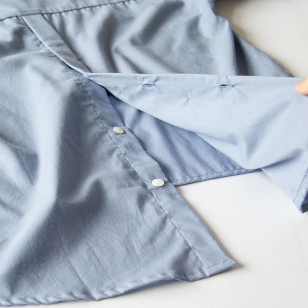 後身頃下の中心を比翼のボタン開き仕様に(BLUE)
