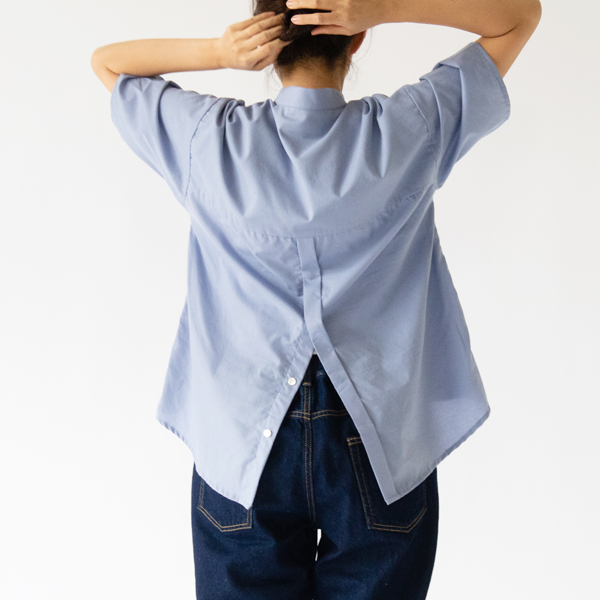 後身頃下の中心を比翼のボタン開き仕様に(BLUE・身長160cm)