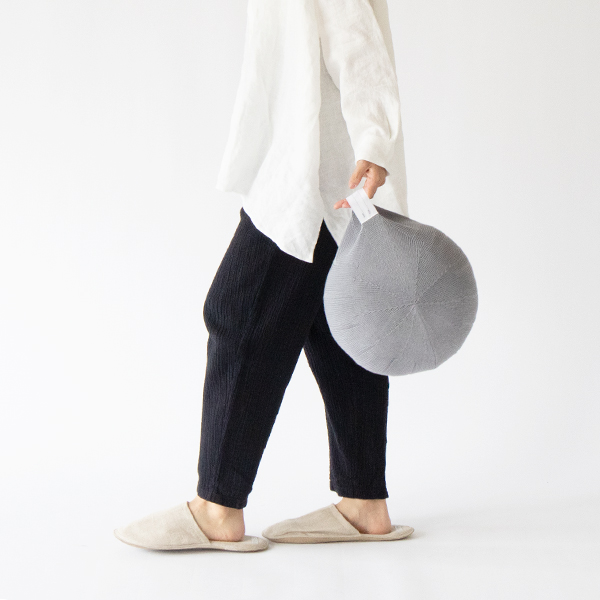持ち運びに便利なループ付き(GREY)