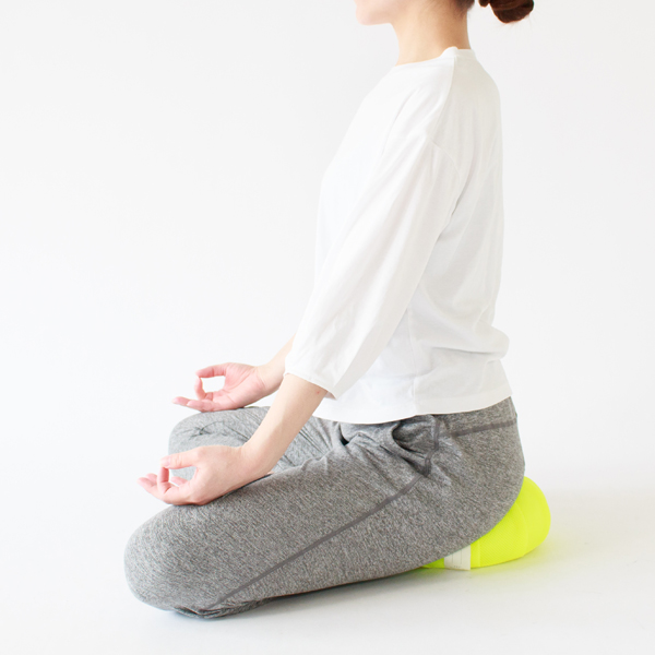 アクティブシーンで使える坐禅クッション(※こちらは取り扱いのないカラーです)