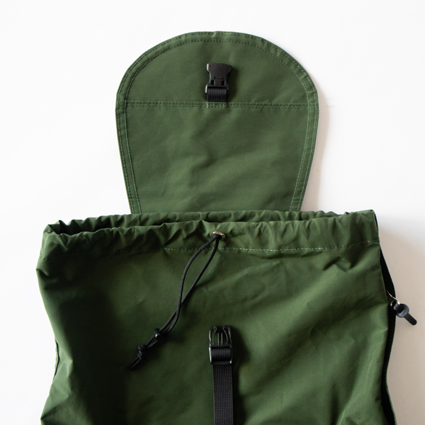フラップの中は巾着仕様(GREEN)