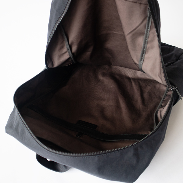 開けたところ(BLACK)