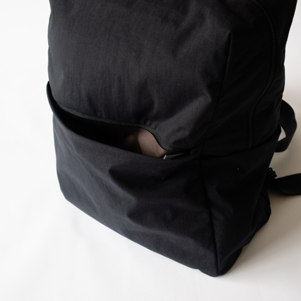 フロントのポケット(BLACK)