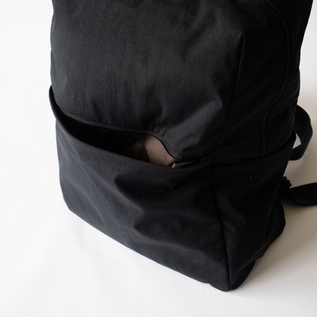 フロントのポケット(BLACK)