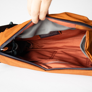 VENTURE SLING 6L／Bellroy / Shop ZUTTO for the long lasting