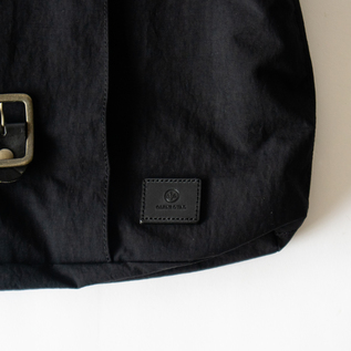 ロゴパッチにはブライドルレザーを採用(BLACK)