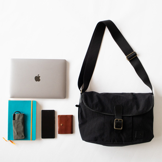 13インチのノートパソコンが収納可(BLACK)