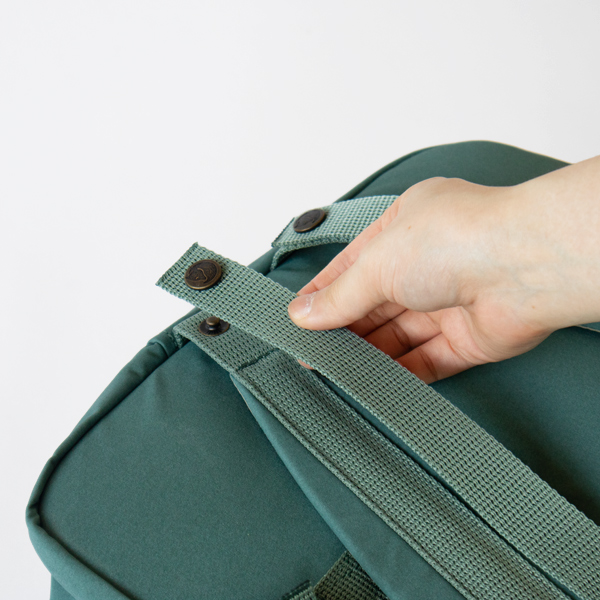 背負わない時は紐をまとめておくことができます(FROST GREEN)