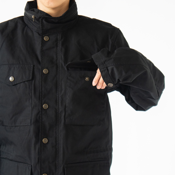 ボタンフラップ付き胸ポケット(BLACK)