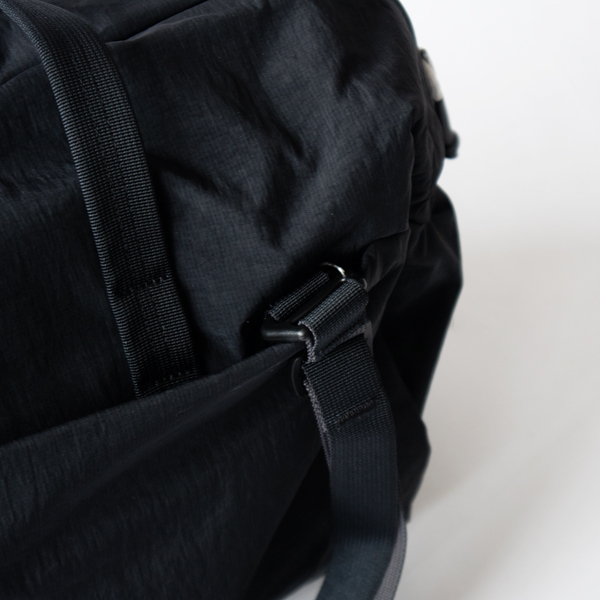 Bellroy Lite Duffel 30L 黒 ショルダーバッグ 2way LITE｜Duffel 30L ダッフルバッグ／bellroy（ベルロイ）｜愛着を持って