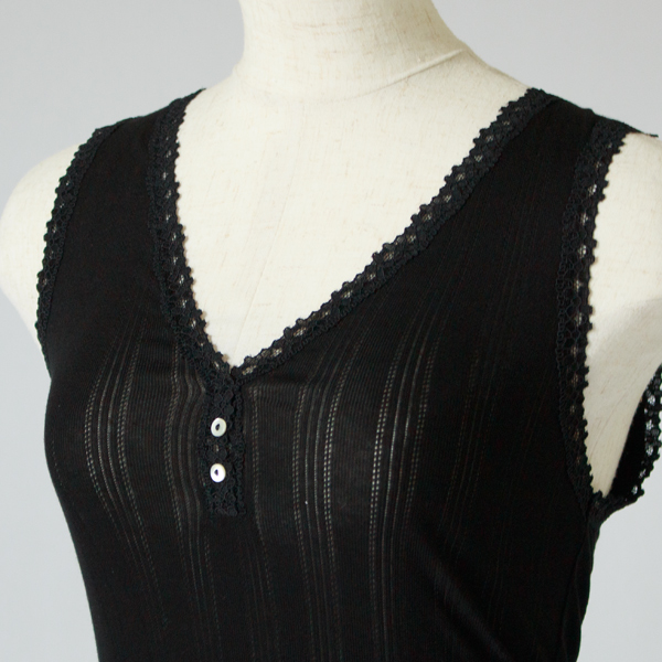 (black)