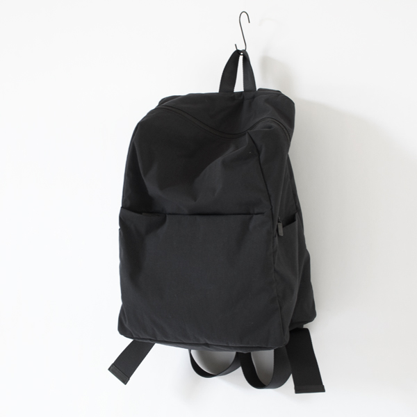 くったりとしたナチュラルな表情のバッグ(BLACK)